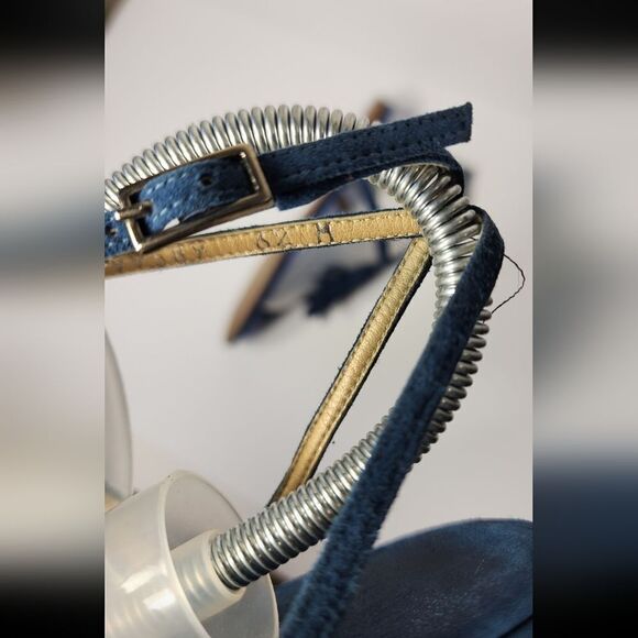 Stuart Weitzman  - Picture 15 of 15